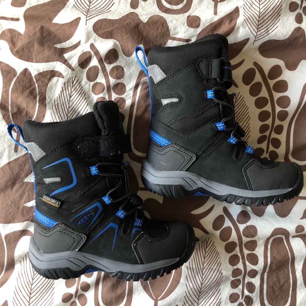 NWOT Keen snow boots size 8